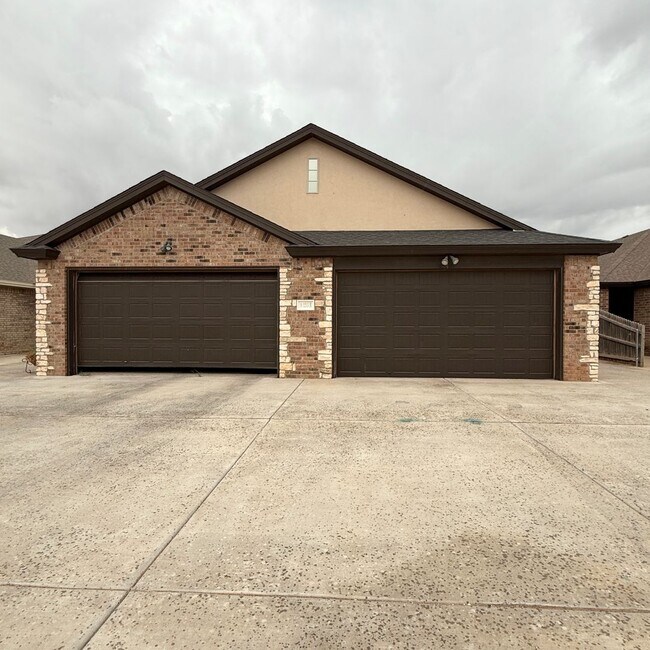 Photo - 1215 Preston Trails Unidad B