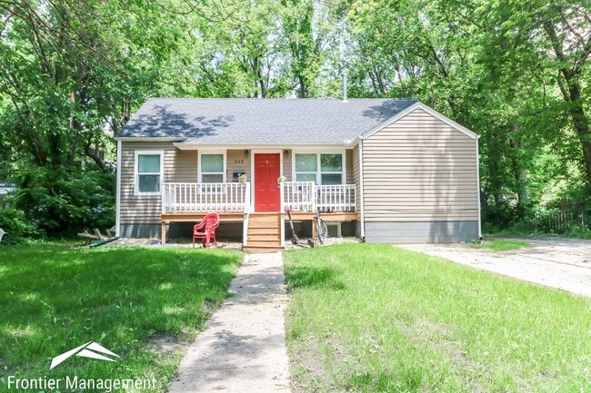 Building Photo - 626 Bertrand St Unit 2