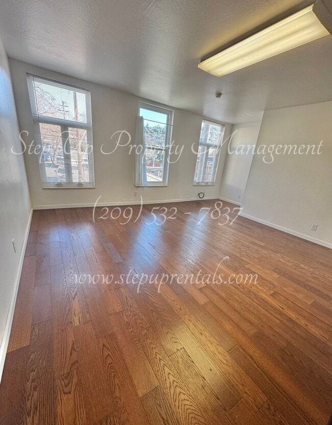 Photo - 69 S Washington St Unit 4