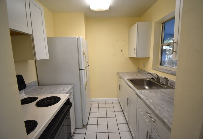 Photo - 2 Bedroom/1 Bathroom SFH in Deltona Lakes AVAILABLE NOW!