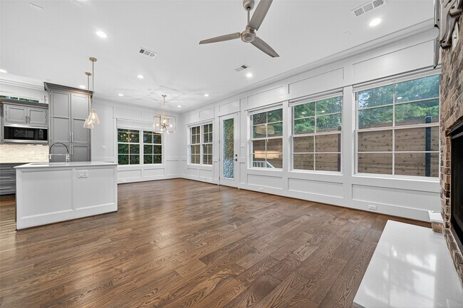 Photo - 428 Marshall St