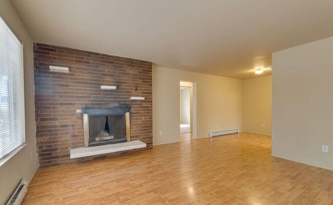 Building Photo - 3213 21st Ave W Unit Apt 1
