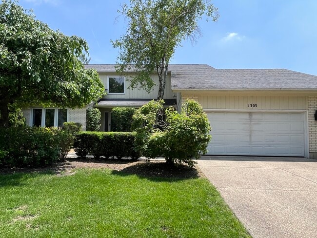 Photo - 1303 Hidden Lake Dr House