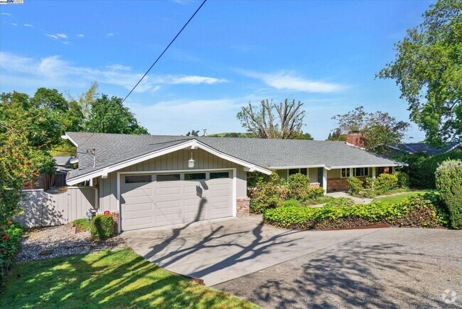 Building Photo - 613 Huntleigh Dr Rental