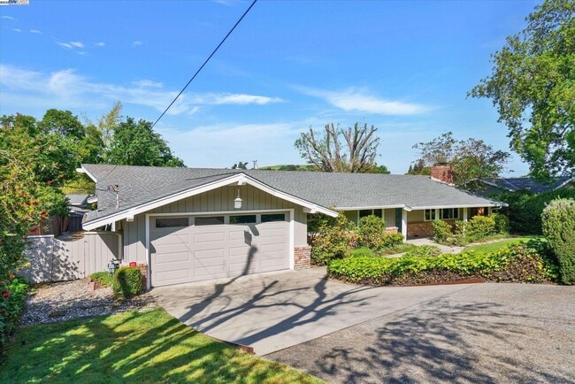 Photo - 613 Huntleigh Dr House