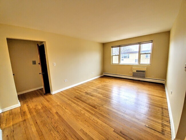 Photo - 2113 Howard St Unidad 2B