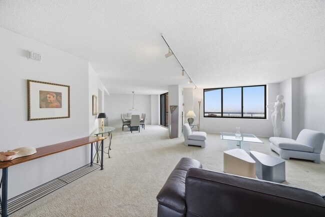 Building Photo - 2103 Harmon Cove Tower Unit 2103
