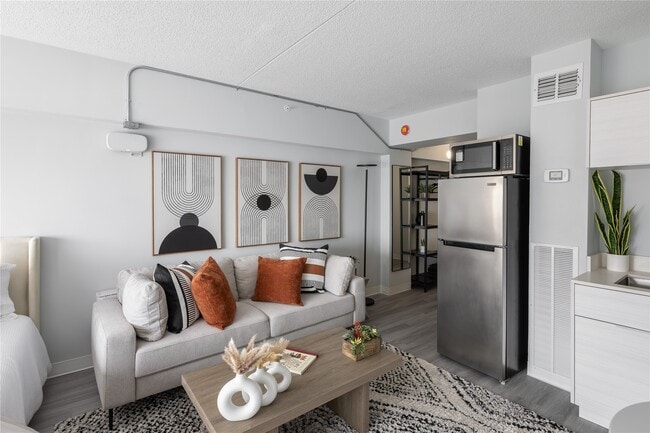 Photo - 16 W 10th St