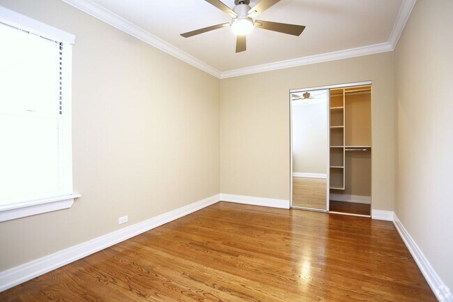 Photo - 901 W Argyle St