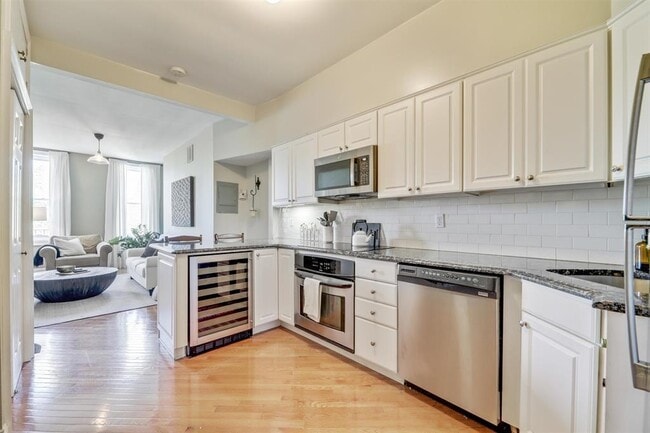 Building Photo - 931 Park Ave Unit 5R