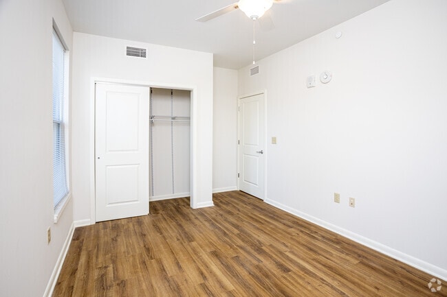 2BR, 1BA - 1,010 SF - Bedroom