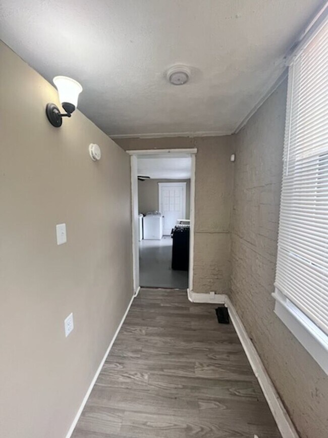 Photo - 2228 W Madison St Unidad #2- REAR