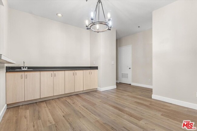 Photo - 5350 White Oak Ave Unidad 209