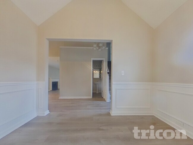 Photo - 6972 Foxmoor Way