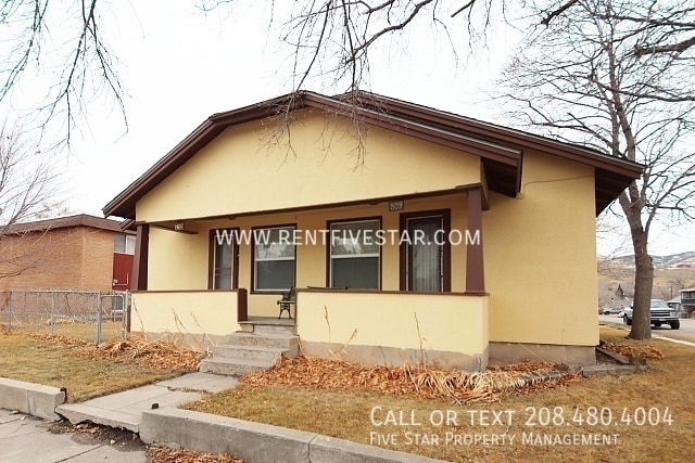 Building Photo - 807 S Main St