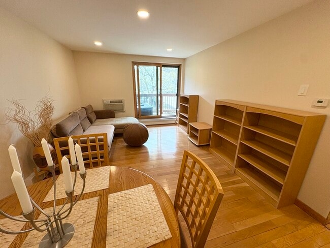 Photo - 140 Kenrick St Unidad 21