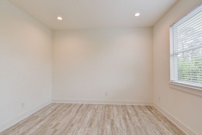 Photo - 2539 Judiway St