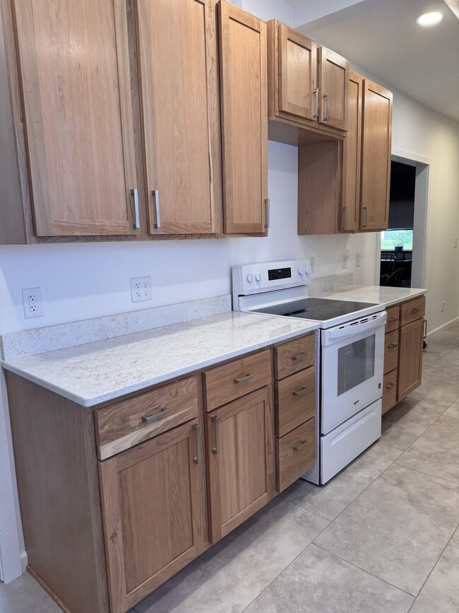 Kitchen - 231 8th Ave N