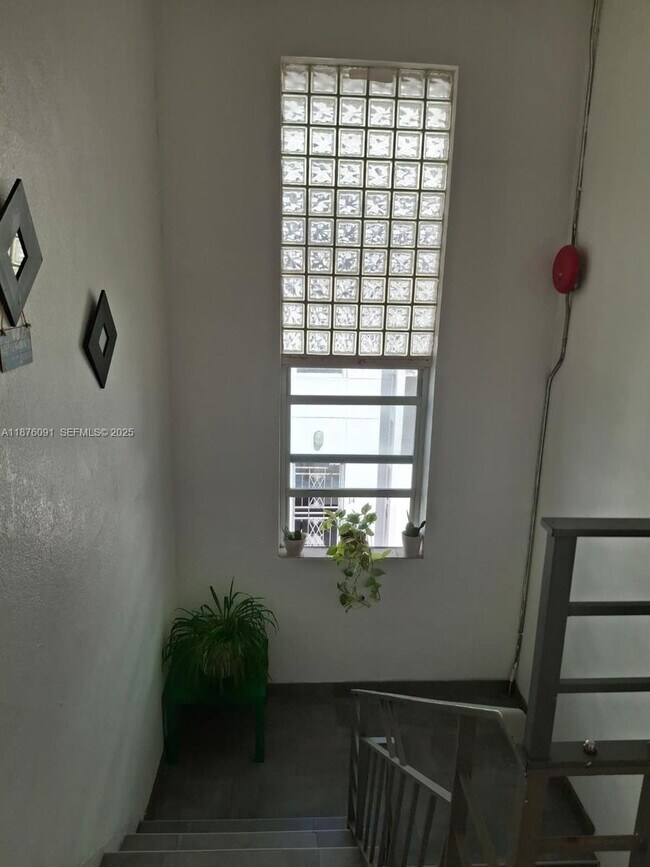 Photo - 320 80th St Unidad 10