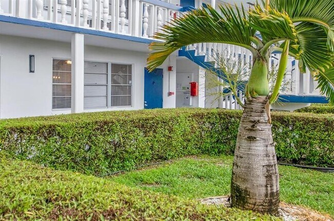 Photo - 102 Westbury E Unidad 102