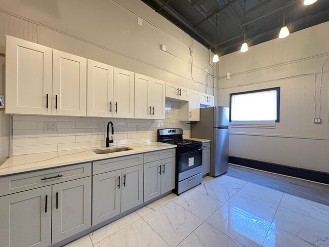 Building Photo - 563 Avenue A Unit C