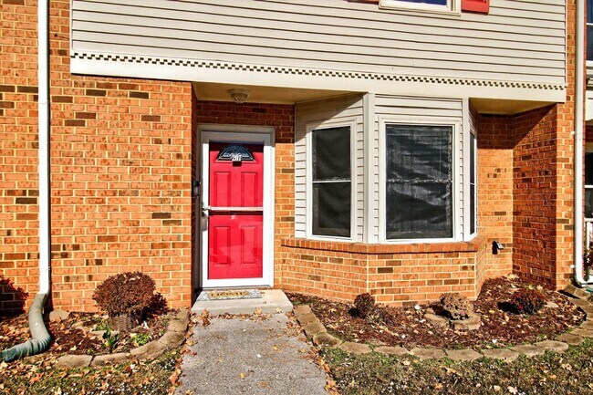 Photo - 207 Choisy Crescent