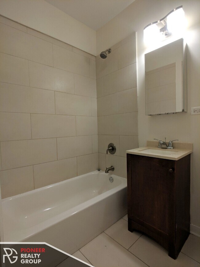 Photo - 2177 W Giddings St Apartamentos Unidad 2