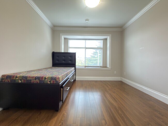 1736 Nassau Dr Unité Upstairs