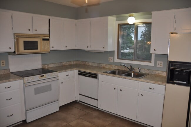 Photo - 5511 N 93rd Ave