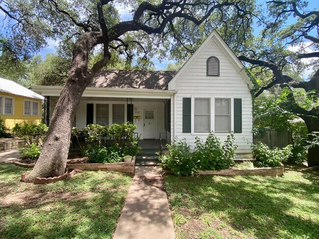 Travis Heights Gem! - Travis Heights Gem! House