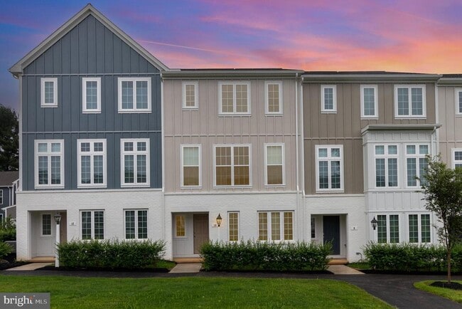 Photo - 10 Seover Wy Townhome