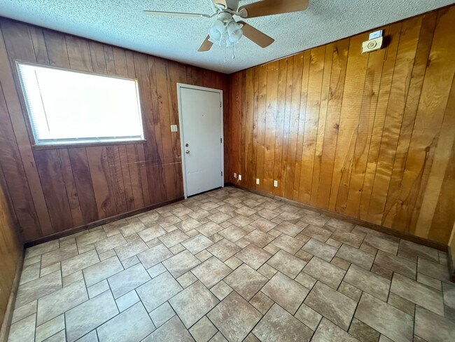 807 W Hallmark Ave Unit A