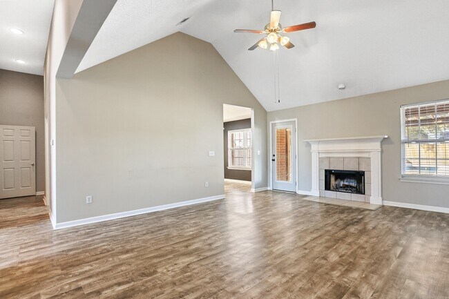 Photo - 204 Birch Dr