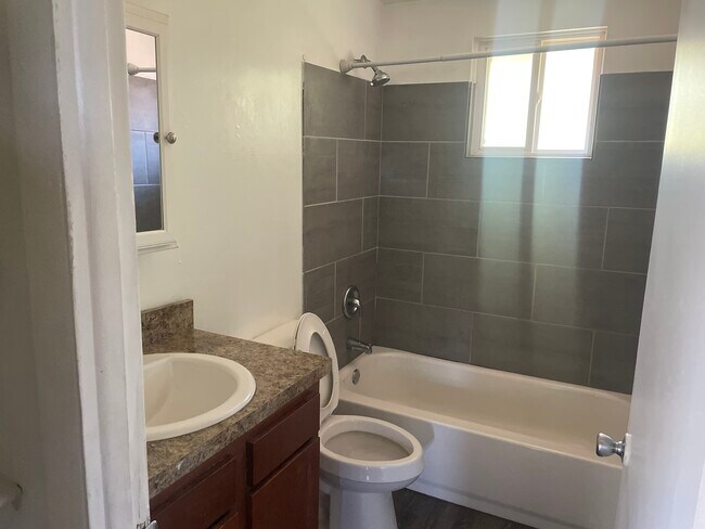 Photo - 291 S Napoleon Ave Unidad C