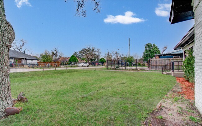 Photo - 3824 Topping St