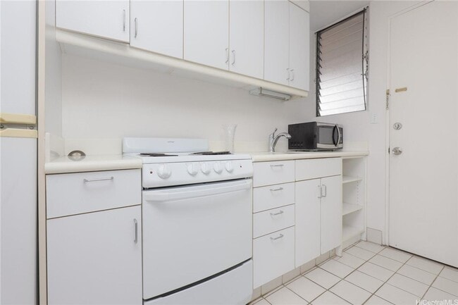 Photo - Nice and cozy studio with a washer dryer in unit.