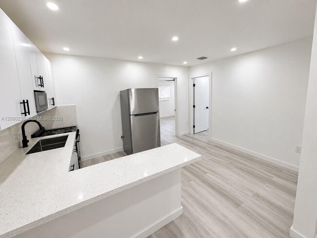 Photo - 1373 W 43rd Pl Unit 2