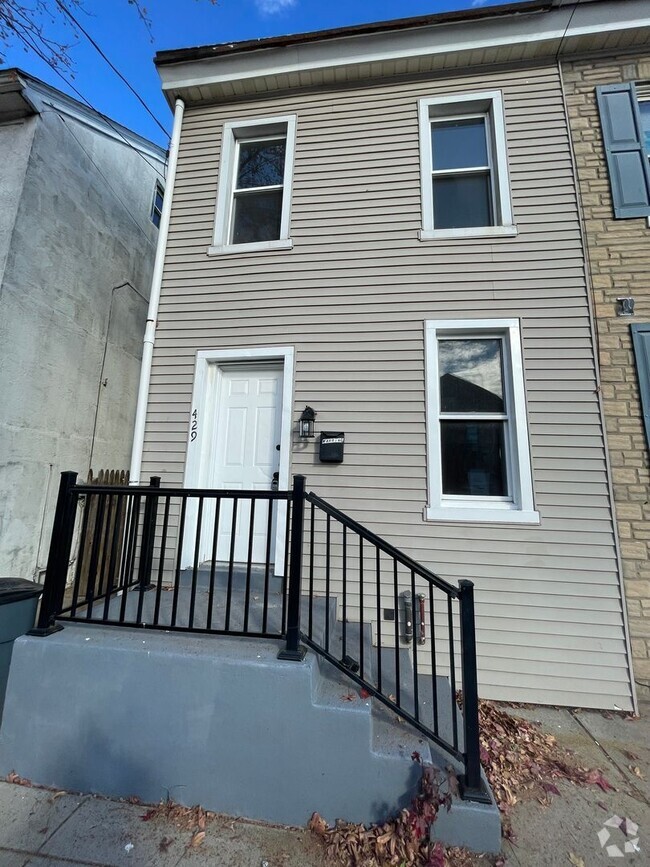 Building Photo - Beautiful 3 Bedroom, 1 Bath in Pottstown Rental