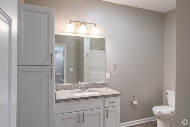2BR, 2BA - 1021SF - Primary Bathroom