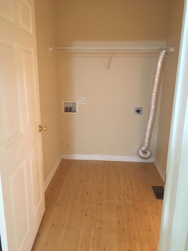 Lavadero - 124 Sky Harbor Rd