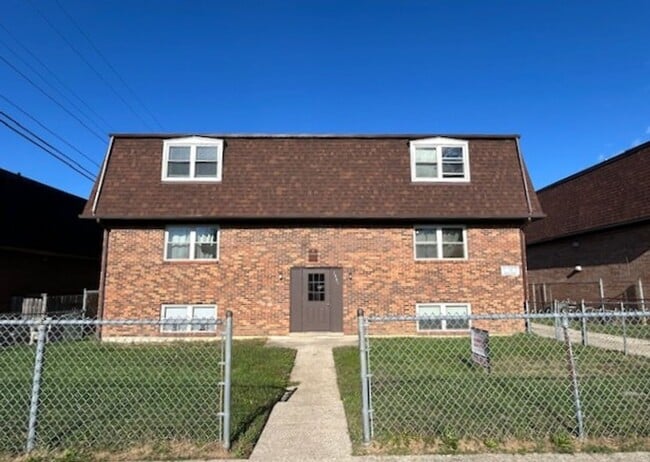 Building Photo - Winburn 2 Bedroom Apartment on 3rd Level  ...