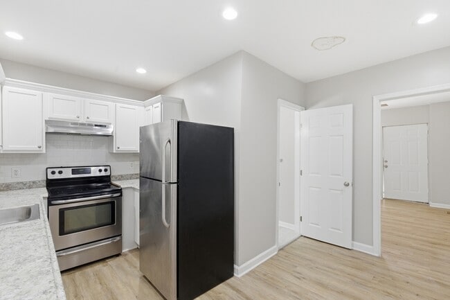 Photo - 2429 Barclay St