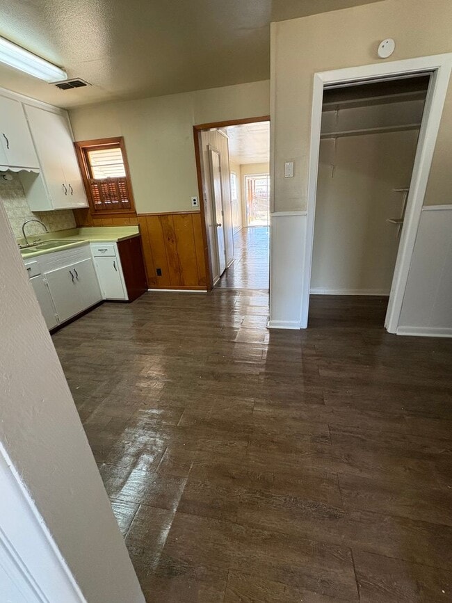 Building Photo - 1948 S Roosevelt St