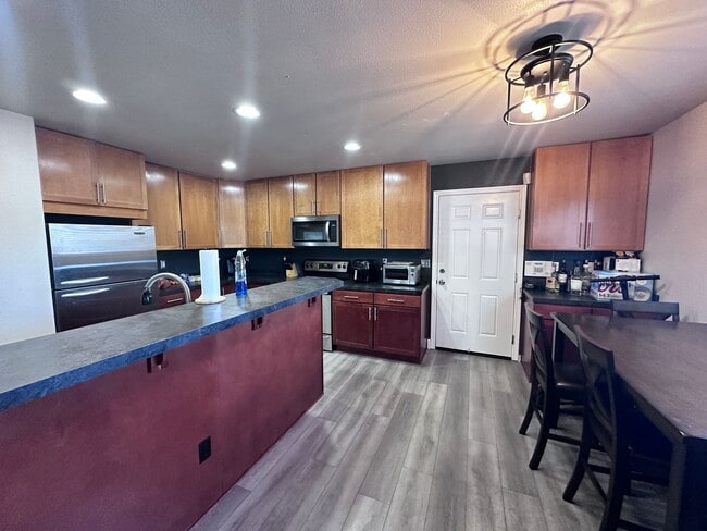 Photo - 1037 Bell St