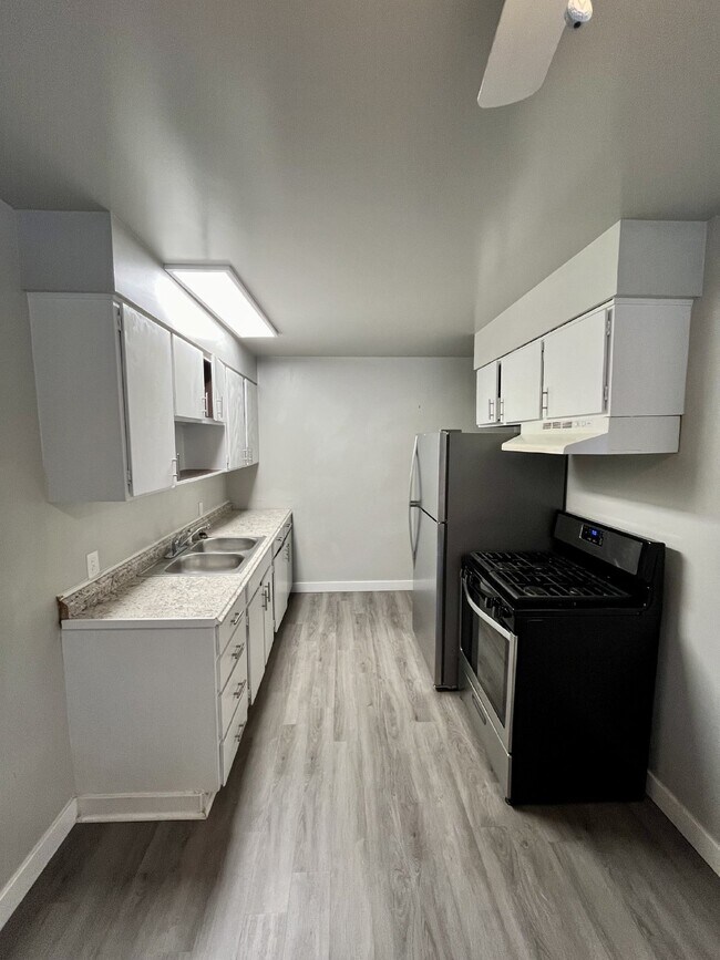 Building Photo - 3476 Brinker Ave Unit 1