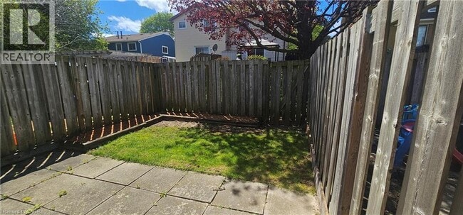 Photo - 210 Glamis Rd