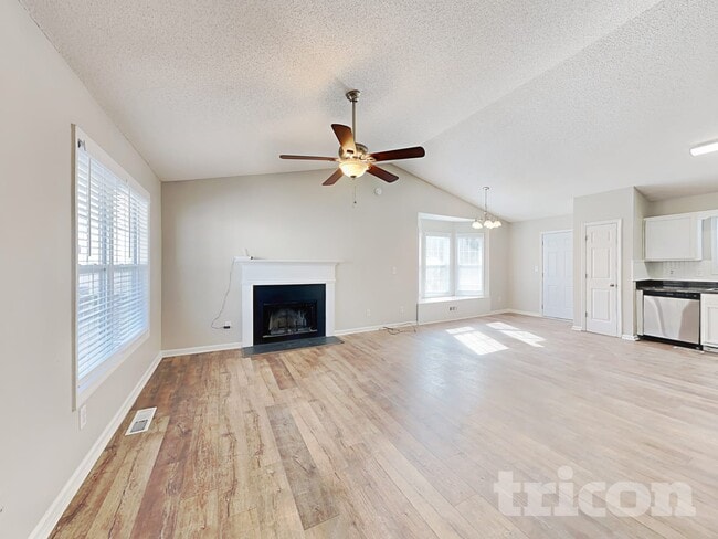 Photo - 115 Huntington Way