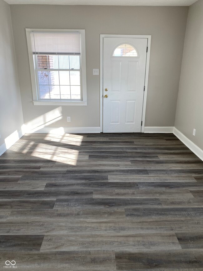 Photo - 2036 Singleton St