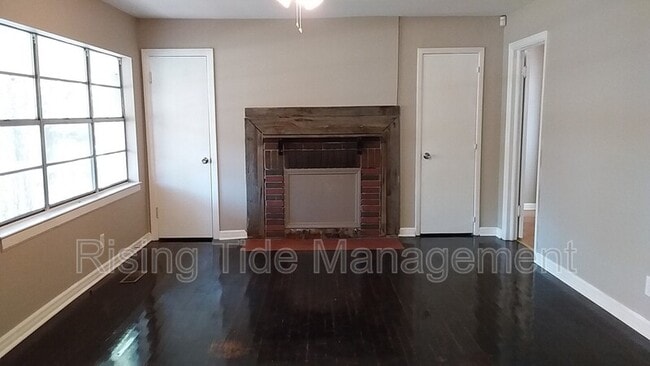 Photo - 900 Lynn Dale Ln