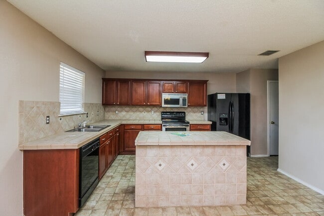 Photo - 6601 Swainson Trail